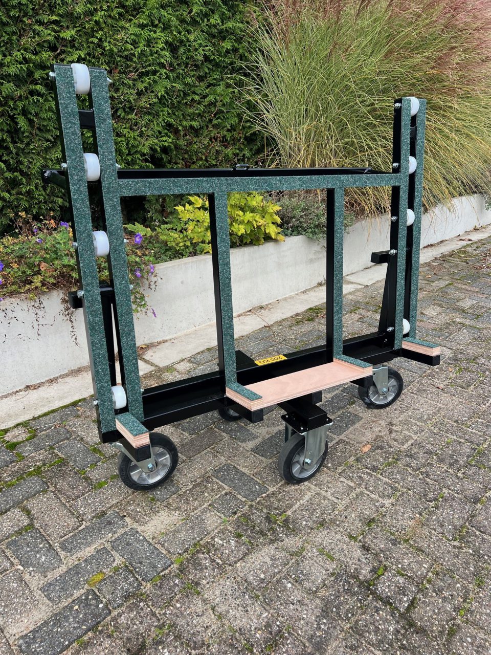 Ergoflip “Effortless tilting for heavy stone slabs.