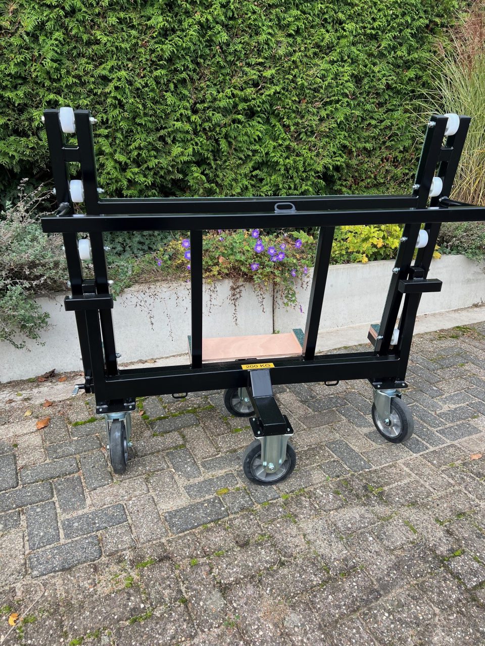 Ergoflip “Effortless tilting for heavy stone slabs.