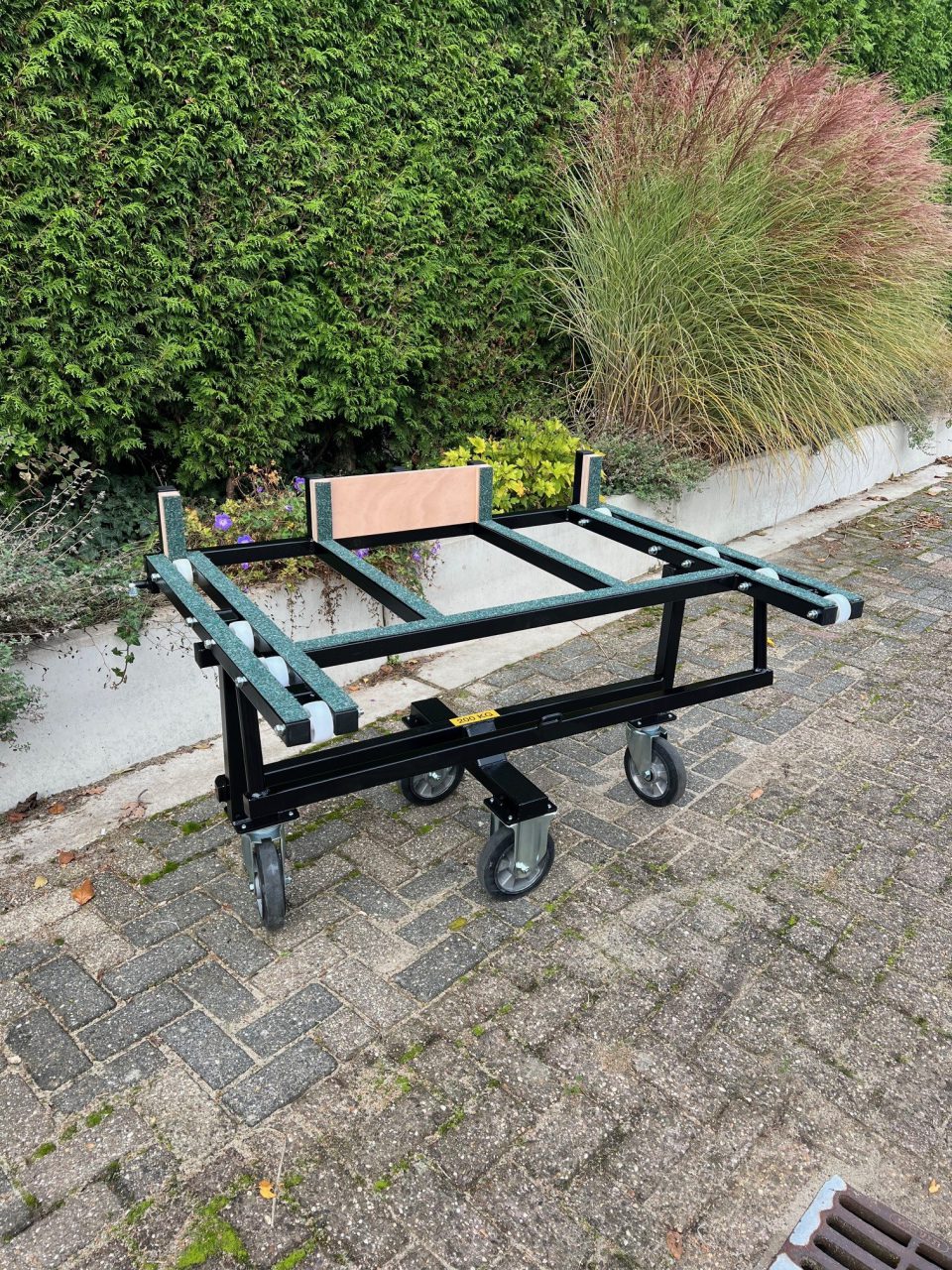 Ergoflip “Effortless tilting for heavy stone slabs.