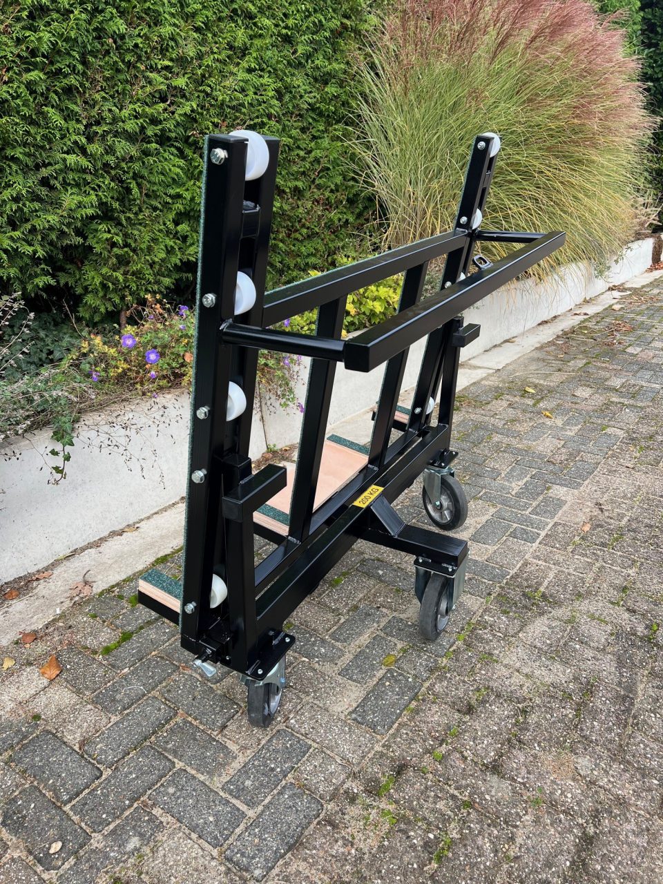 Ergoflip “Effortless tilting for heavy stone slabs.